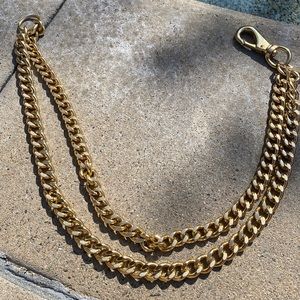 The limited double gold colored chain belt